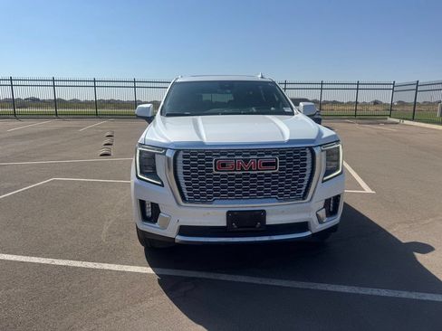 Used 2023 GMC Yukon XL Denali AWD/4WD image 9