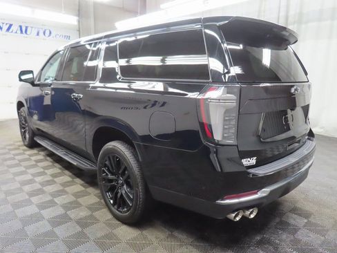 Used 2025 Chevrolet Suburban Premier image 5