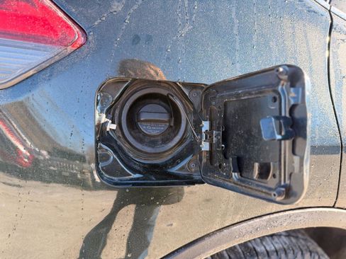 Used 2020 Nissan Rogue SL image 29