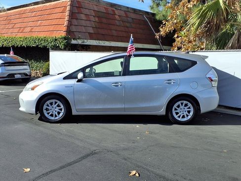 Used 2014 Toyota Prius V Three image 3
