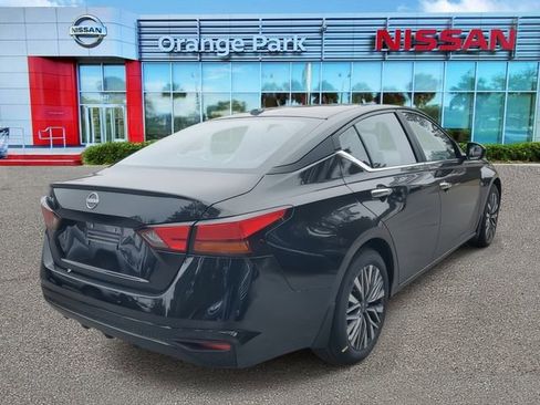New 2025 Nissan Altima 2.5 SV image 2