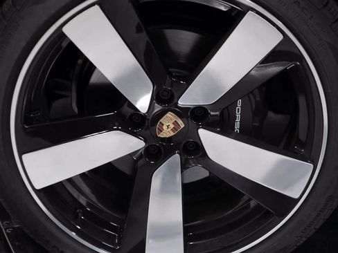 Certified 2025 Porsche Macan 4 Electric AWD/4WD image 11