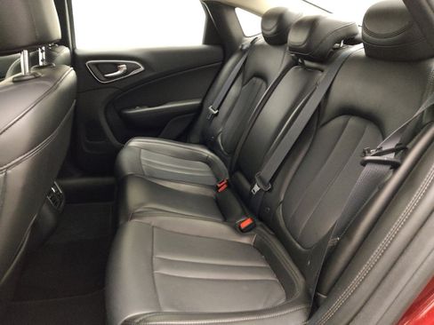 Used 2017 Chrysler 200 Limited Platinum w/ Comfort & Convenience Group image 18