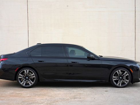 Used 2023 BMW 760i xDrive AWD/4WD image 71