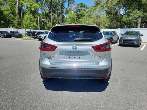 Used 2022 Nissan Rogue Sport SV w/ Technology Package image 4
