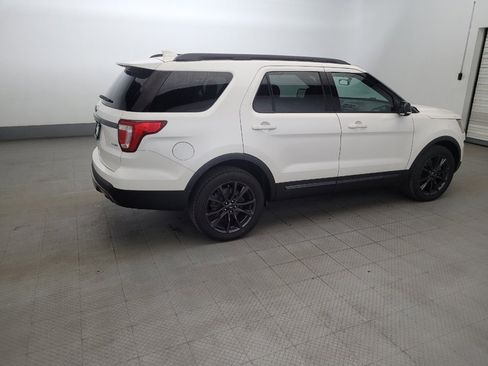 Used 2017 Ford Explorer XLT w/ Equipment Group 202A AWD/4WD image 10