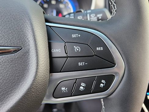 New 2026 Chrysler Pacifica Select FWD image 26