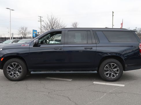 Used 2021 Chevrolet Suburban Z71 w/ Z71 Signature Package image 18