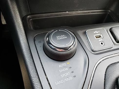 Used 2022 Jeep Cherokee Latitude Lux AWD/4WD image 31