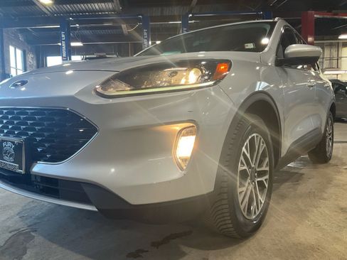 Used 2020 Ford Escape SEL image 17