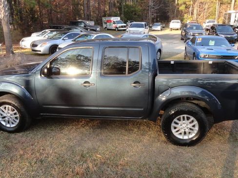 Used 2018 Nissan Frontier SV image 4