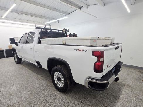 Used 2022 Chevrolet Silverado 2500 LT w/ Convenience Package image 4