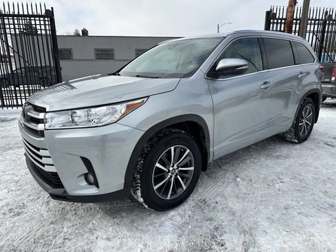 Used 2017 Toyota Highlander XLE image 3