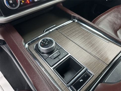 Used 2024 Ford Expedition Limited image 16