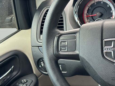 Used 2015 Dodge Grand Caravan SE w/ Quick Order Package 29E SE FWD image 27