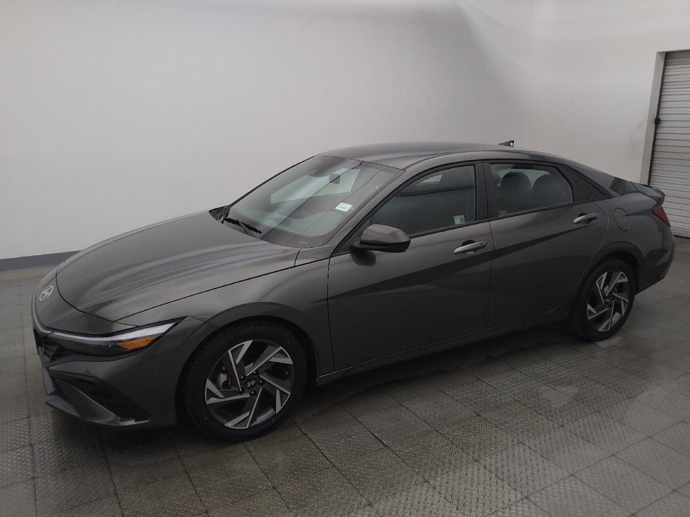 Used 2025 Hyundai Elantra Sport FWD image 2