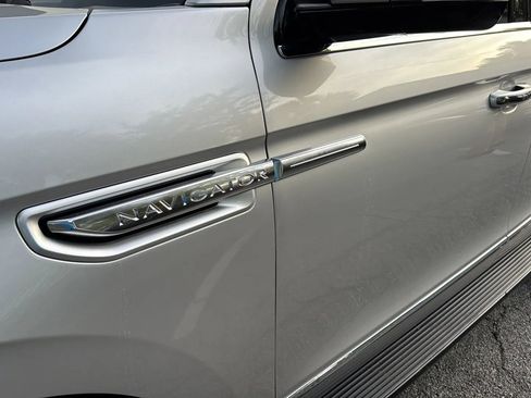 Used 2018 Lincoln Navigator Premiere AWD/4WD image 40