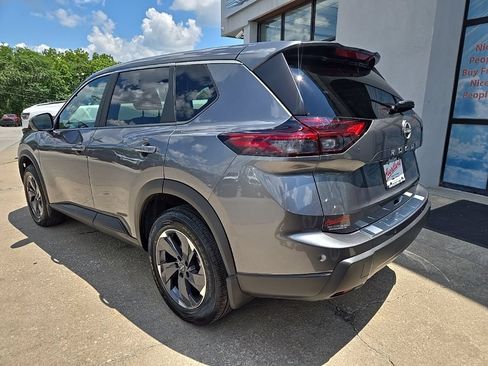Used 2026 Nissan Rogue SV FWD image 9
