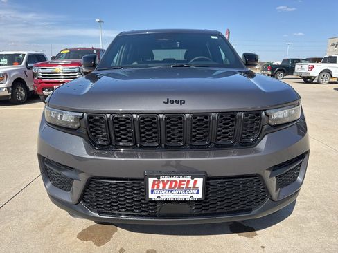 New 2025 Jeep Grand Cherokee Altitude image 25