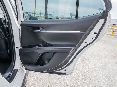 Used 2020 Toyota Camry SE image 13