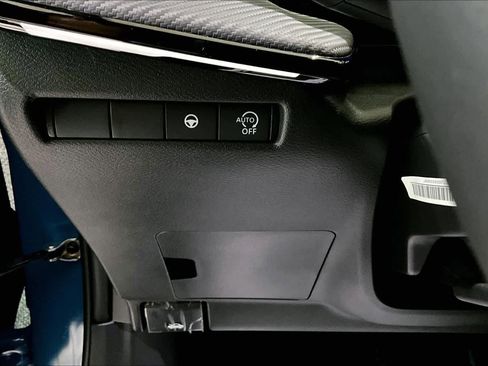 New 2025 Nissan Kicks SR image 15