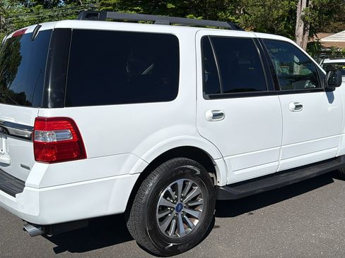 Used 2017 Ford Expedition XLT AWD/4WD image 23