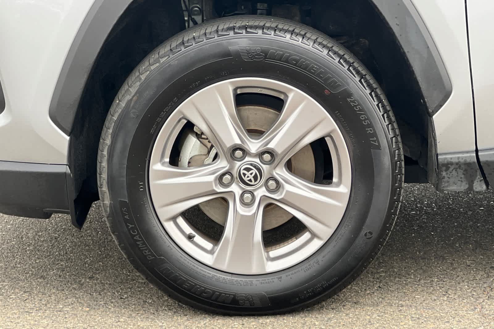 Certified 2025 Toyota RAV4 XLE AWD/4WD image 31