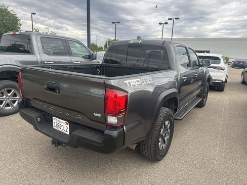Used 2018 Toyota Tacoma TRD Off-Road w/ Technology Package image 6