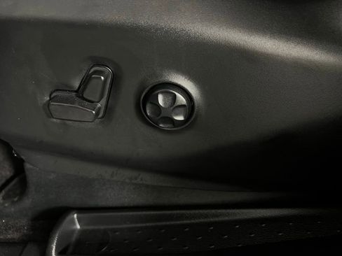 Certified 2024 Chrysler Pacifica Limited image 23