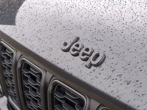 Used 2023 Jeep Grand Cherokee Altitude image 12