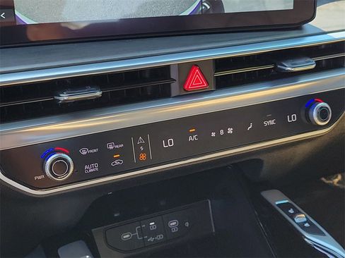 Used 2025 Kia Sorento SX Prestige w/ Olive Brown Leather Package image 27