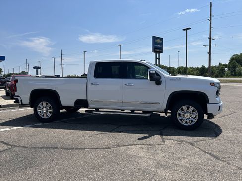 Used 2024 Chevrolet Silverado 3500 High Country w/ High Country Premium Package AWD/4WD image 3