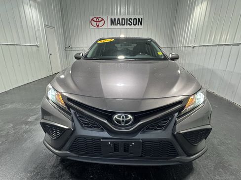 Used 2022 Toyota Camry SE image 10