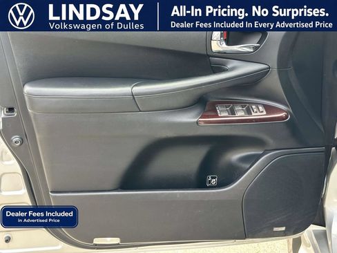 Used 2013 Lexus LX 570 4WD w/ Luxury Pkg image 9