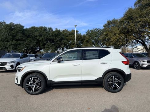 New 2026 Volvo XC40 B5 Core image 3