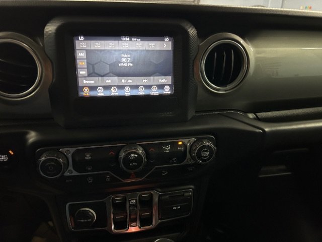 Used 2019 Jeep Wrangler Unlimited Sahara AWD/4WD image 15