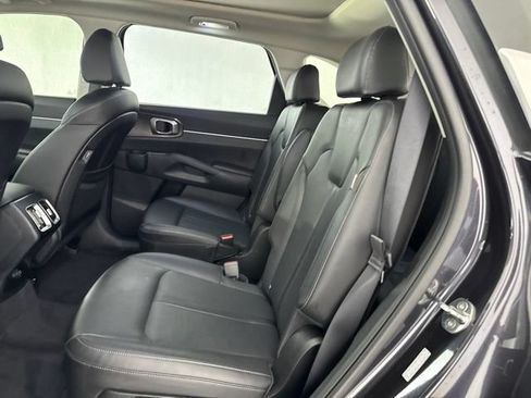 Certified 2025 Kia Sorento EX w/ Panoramic Sunroof Package FWD image 27