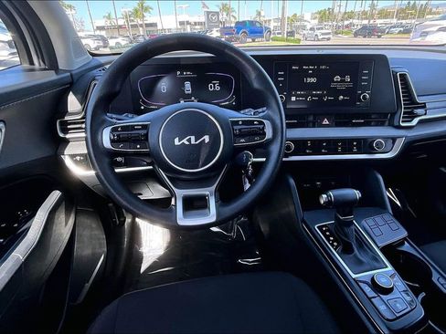 Used 2025 Kia Sportage LX image 8