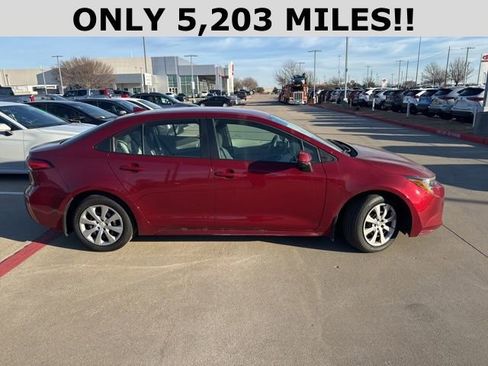 Used 2025 Toyota Corolla LE image 2