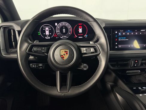 Used 2024 Porsche Cayenne AWD/4WD image 11