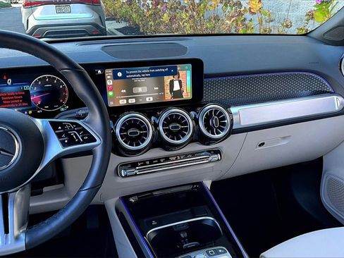 Used 2025 Mercedes-Benz GLB 250 4MATIC image 6