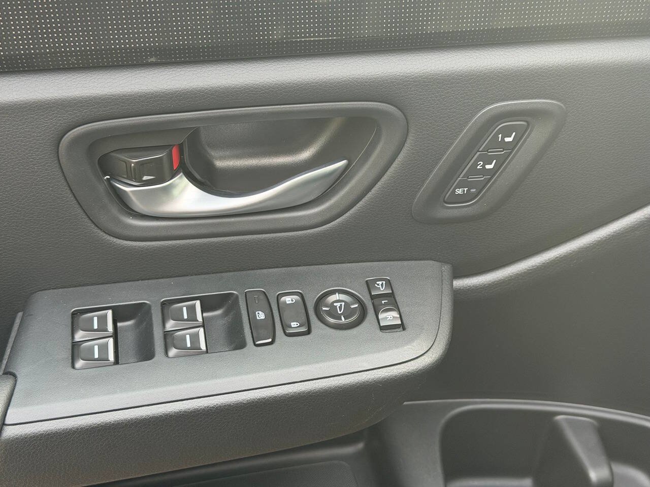 Used 2025 Honda Pilot Elite image 11