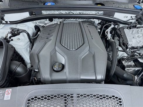 New 2025 Porsche Macan image 32