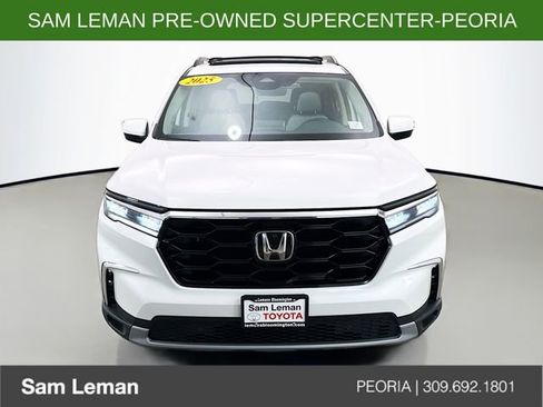 Used 2025 Honda Pilot Touring image 2