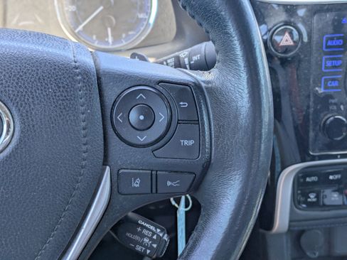 Used 2017 Toyota Corolla SE image 15