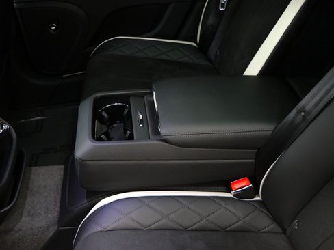 Used 2024 Bentley Flying Spur W12 image 33