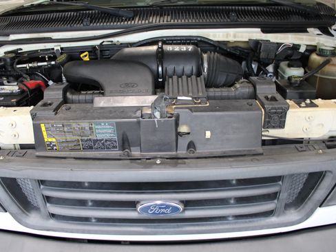 Used 2006 Ford E-350 and Econoline 350 Super Duty RWD image 30