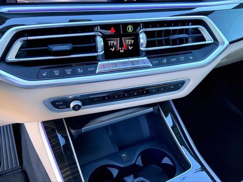 Used 2021 BMW X5 xDrive40i w/ Premium Package image 32