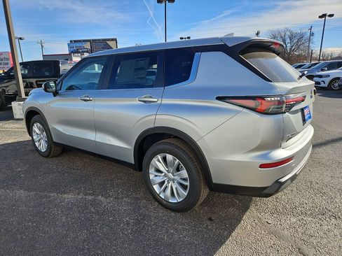 New 2026 Mitsubishi Outlander ES image 8