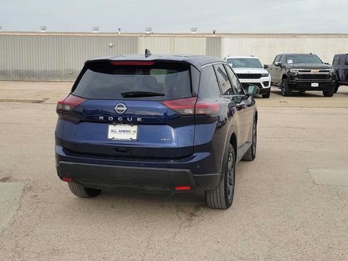 Used 2025 Nissan Rogue SV AWD/4WD image 8